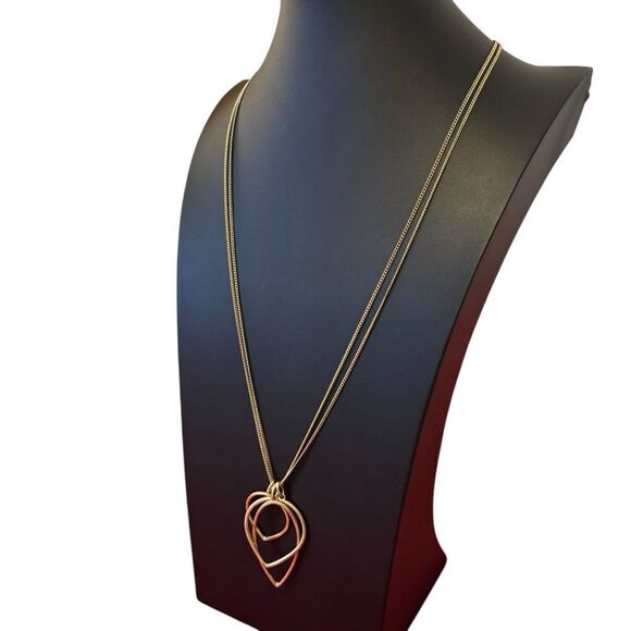 Antiqued Layered Gold-Tone Pendant Necklace. - Picture 6 of 8